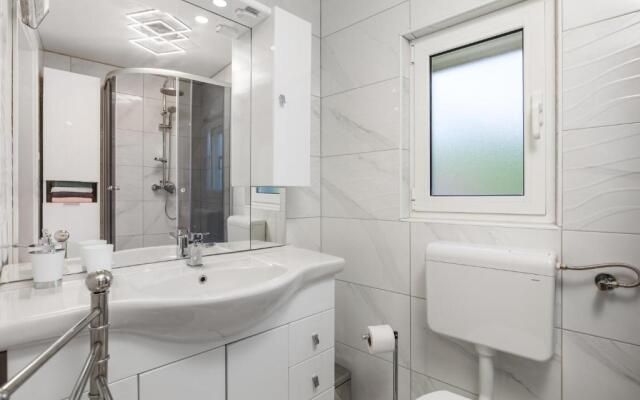 House Bajota with terrace and sea view