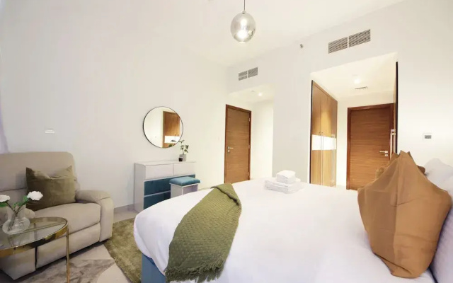 Luxury StayCation - Spacious Apartment Amidst Lush Green Parks