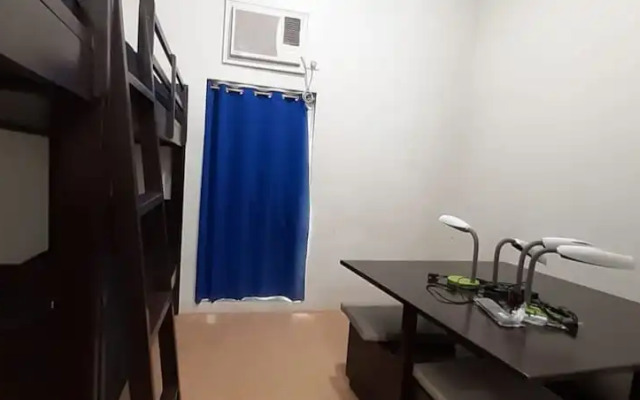 OYO 699 Forbes Hall