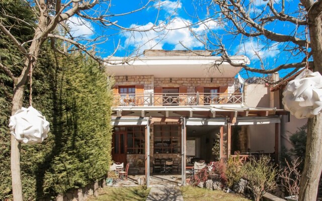 Homely Holiday Home in Stournareika With Terrace