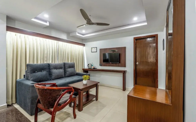 Treebo Marina Grand, Railway Station