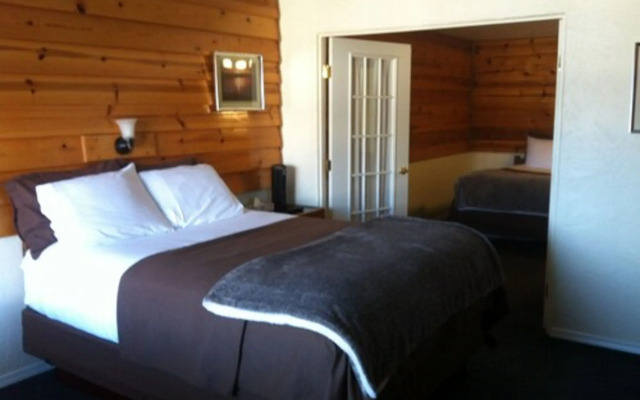 Captain's Choice Motel