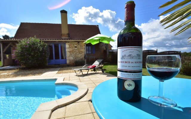 Luxurious Holiday Home with Swimming Pool in Meyrals