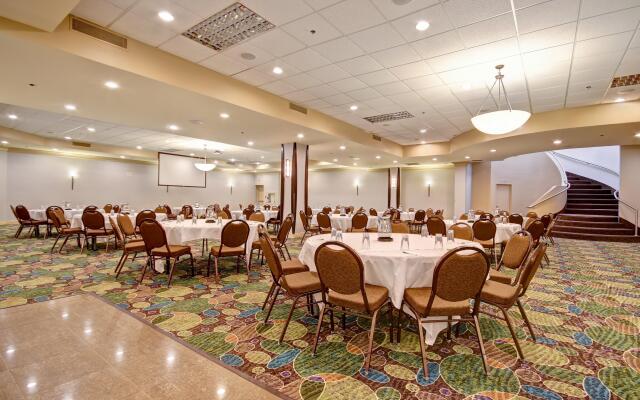 Holiday Inn & Suites Windsor Ambassador Bridge by IHG