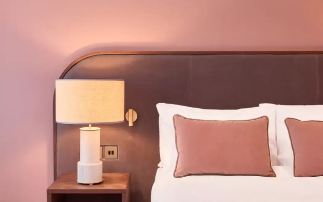 The House Hotel