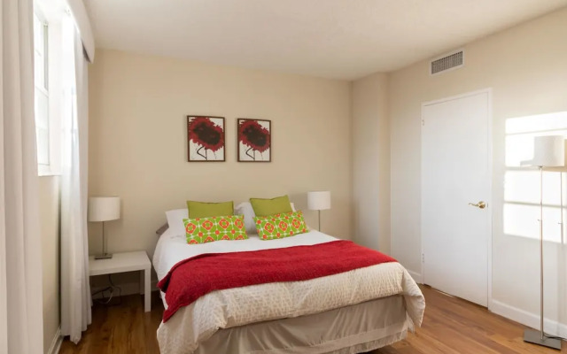 Tides Hollywood Apartments