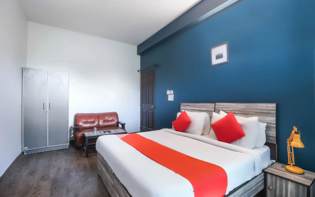 Golden Villa by OYO Rooms