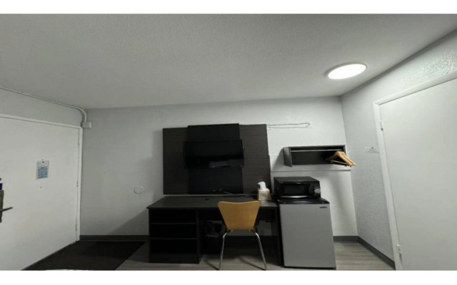 Motel 6 Janesville, WI