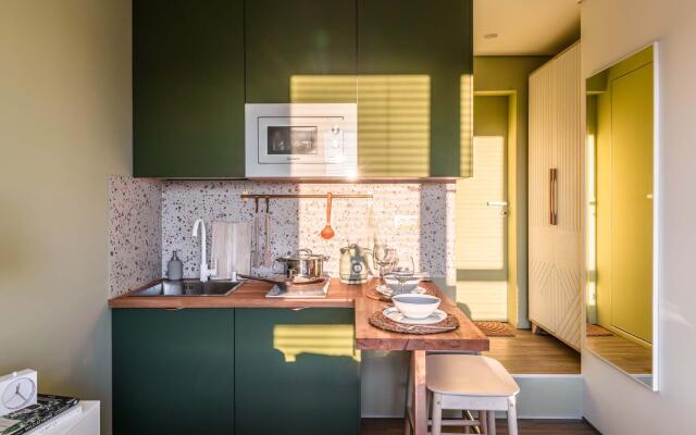 In an apartment on Sokolnicheskiy Val street 1
