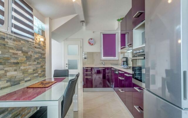 Luxurious Holiday Home in Arbanija with Hot Tub