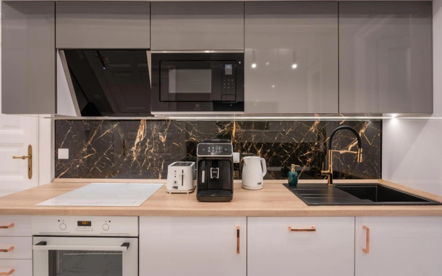 Premium Art Deco Apartment at Broadway // 4BDR & 3BR