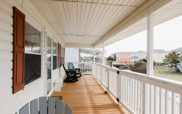 Holden Pattern 4 Bedroom Home by RedAwning