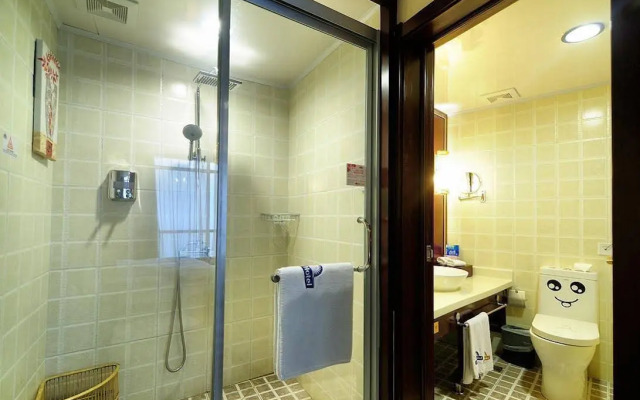Vienna International Hotel Shandong Yantai FTA Jinshatan Xingyi Square