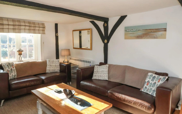 2 Greensleeves, Benhall