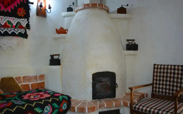 Casa Colț din Maramureș - Old Traditional House