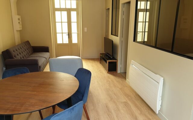 Au Loup Historic Apartments