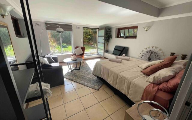 Lavish Camps Bay Pool Side Apartment