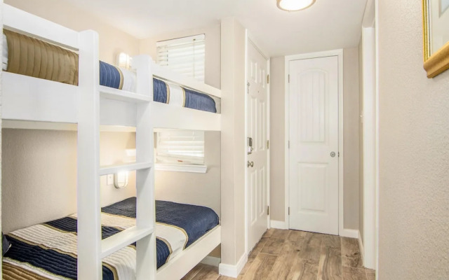 Seascape 1322 2 Bedroom Condo by RedAwning