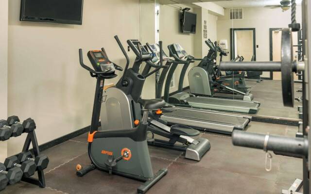 Econo Lodge Inn & Suites