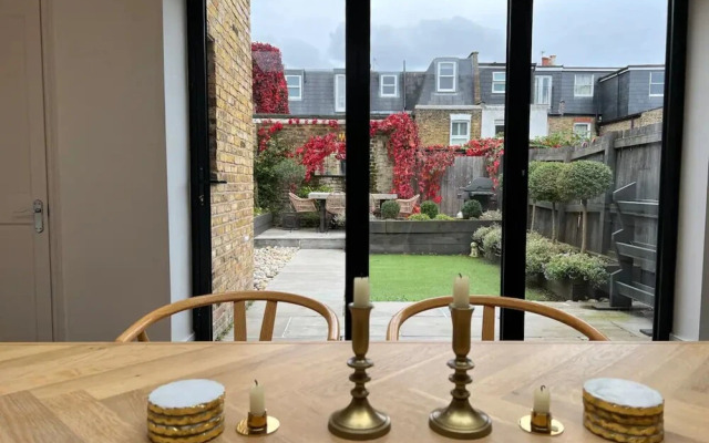 Gorgeous 3 Bedroom Home in Quaint Southfields