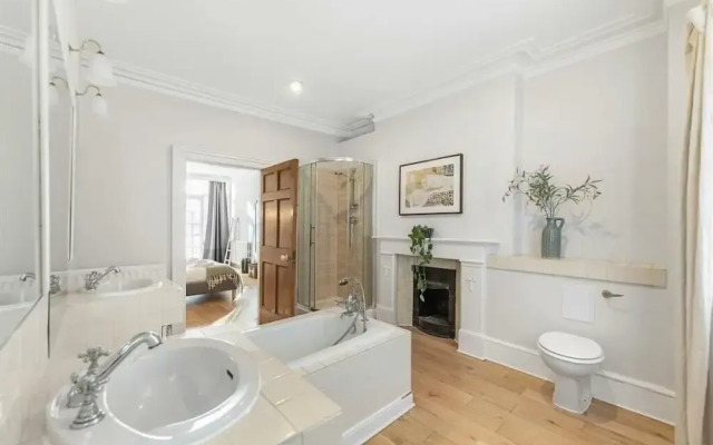 Spacious 3B House in South Kensington