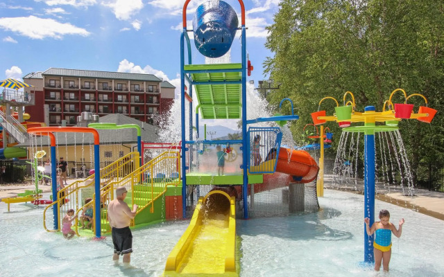 Country Cascades Waterpark Resort