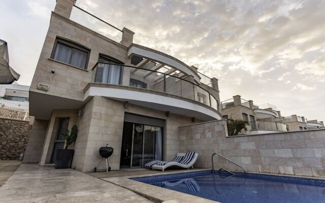 Luxury Villa 4BR with private pool & Jacuzzi Sea View