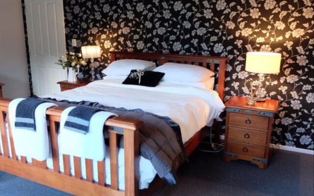 Mount Maude Country Lodge