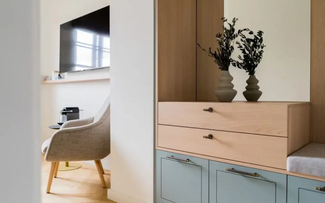 Bob W Munich Airport - Peterhof