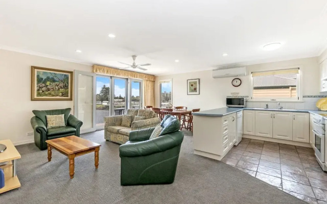 River Charm Apartment