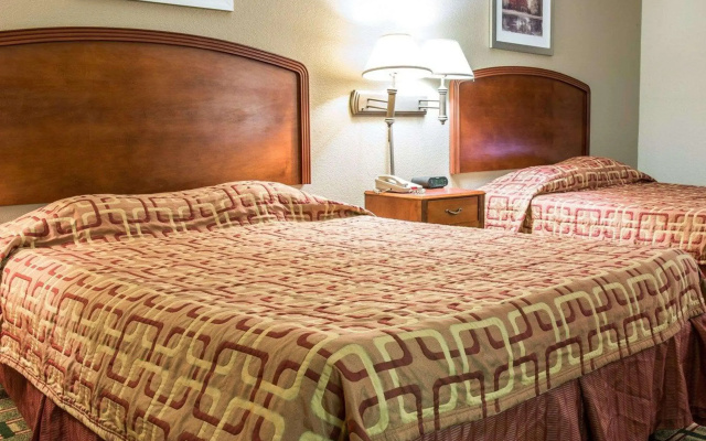 Econo Lodge Kalamazoo near Wings Stadium