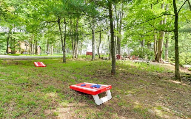 Outdoor Theater, Deck & Fire Pit: Poconos Retreat