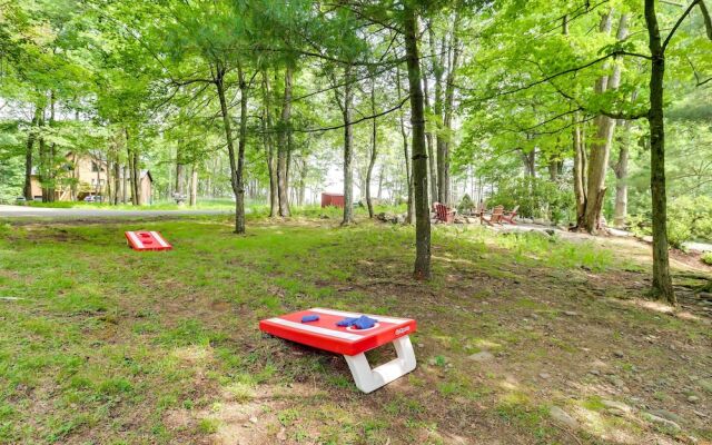 Pet-friendly Poconos Retreat w/ Outdoor Theater!