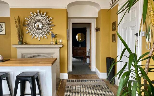 The Georgian Manor Apartment - Central Frome