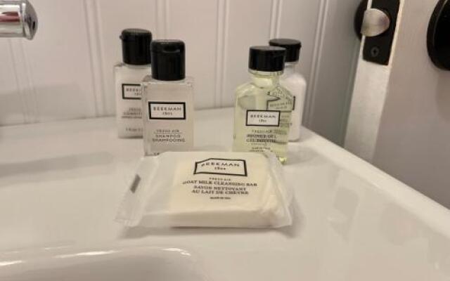 1823 Historic Rose Hill Inn