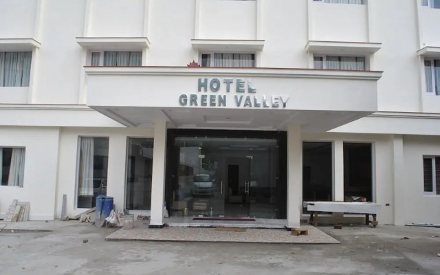 Green Hotel & Restaurant