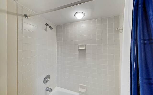 7811cent 2 Bedroom Condo