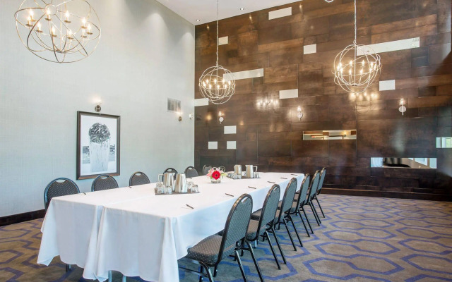 Sandman Signature Kamloops Hotel