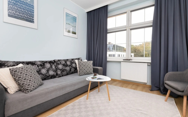 Świętojańska Studio Gdynia by Renters