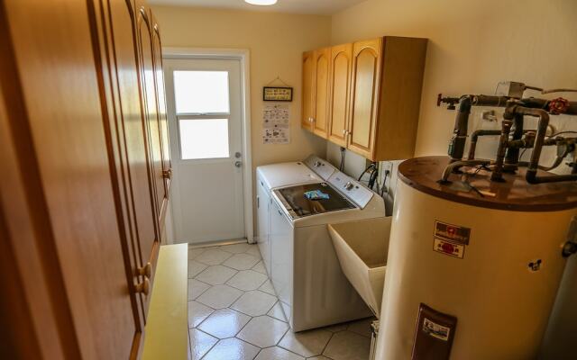 250 Albatross St. - M