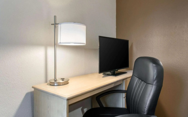 Suburban Studios Lakeland North I-4