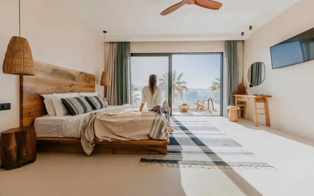 Ostrako Beachside Suites