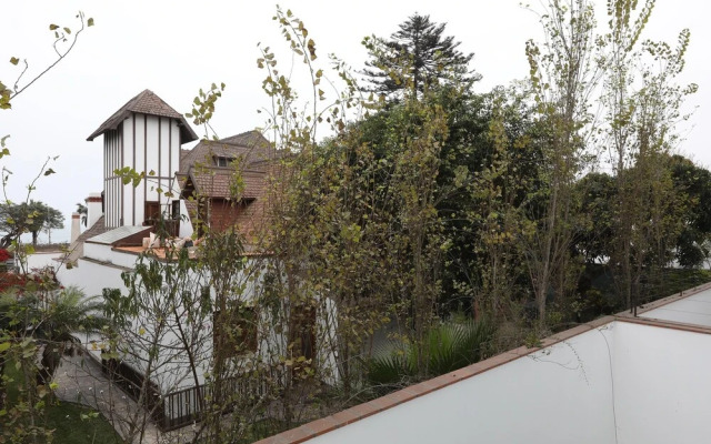 Quiet Romantic Apartment In The Heart Of Barranco