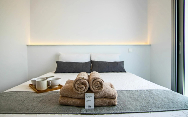 Phaedrus Living - Seaside Executive Flat Harbour 205