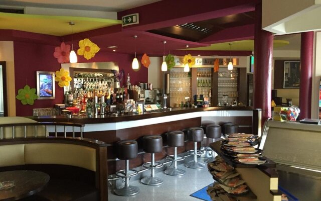 Cafe Highway - Bed & Breakfast