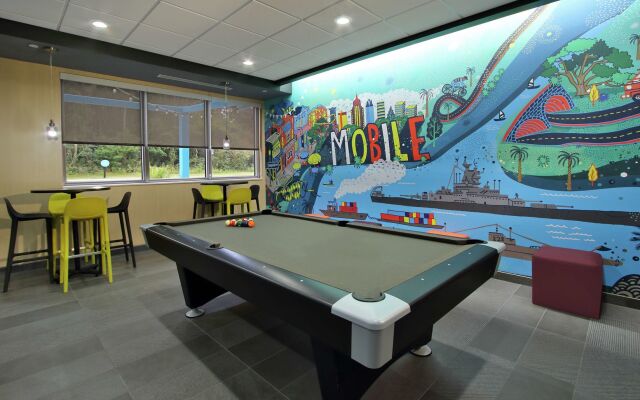 Tru by Hilton Mobile