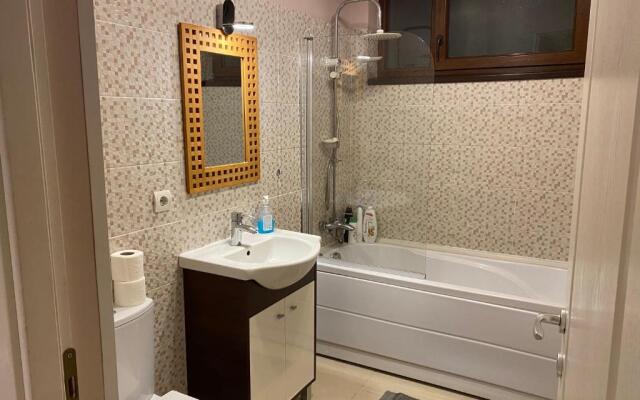 IGI RED FLAT with free private parking