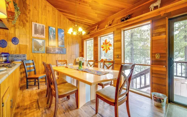 Waterfront Truckee Cabin on Donner Lake!