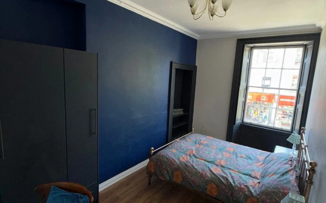 Ayr Town Centre Apartment - 3 Bedrooms