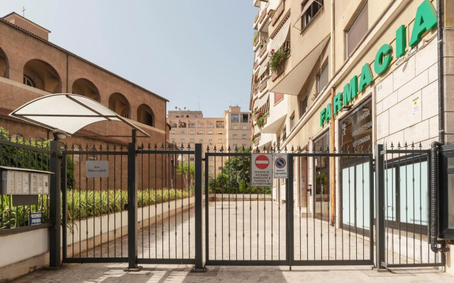 Roomy and Bright Apartment with Terrace
